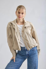 Load image into Gallery viewer, Trench it short Khaki