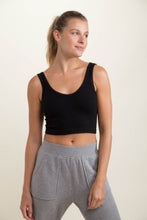 Load image into Gallery viewer, Black Ribbed Seamless Cropped Tank Top
